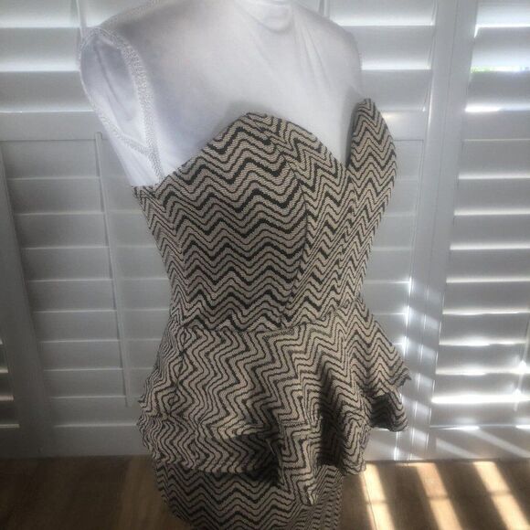 New A Gaci Strapless Stretch Sheath Mini Dress M Peplum Taupe Black Clubwear Hot - Picture 3 of 12